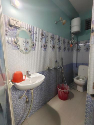 a bathroom with a sink and a toilet at Mayur Lodge And Restaurant in Khejuria Ghāt