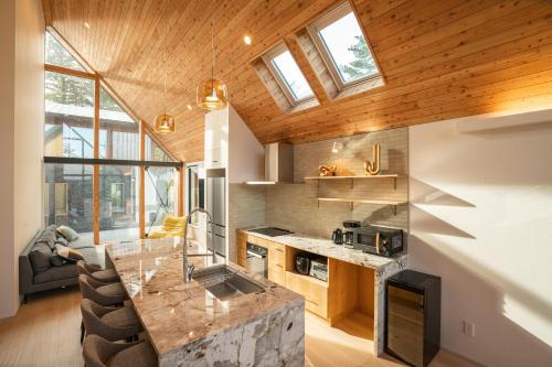 ECHOWOODS - Gorgeous 4-bed, 4-bath Brand New Home with Large Japanese Bath, Fireplace inside Echoland