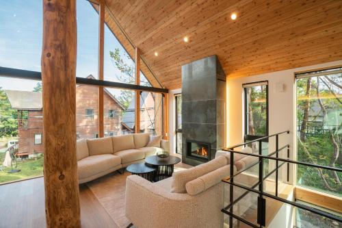 ECHOWOODS - Gorgeous 4-bed, 4-bath Brand New Home with Large Japanese Bath, Fireplace inside Echoland