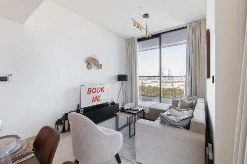 Free housekeeping visits during your stay - StayShort - JVC sleeps 4 with Amazing Views and Large Balcony