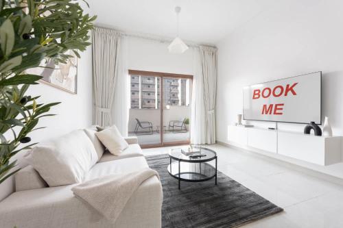 Free housekeeping visits during your stay - StayShort - Spacious JVC Apartment with Large Balcony Sleeps 4