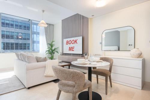 Free housekeeping visits during your stay - StayShort - DIFC sleeps 4 in a Convenient Location