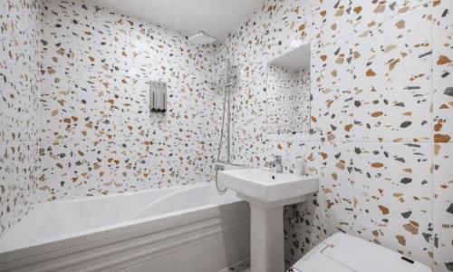 a bathroom with a sink and a tub and a toilet at Pohang Mansion 6 Hotel in Pohang