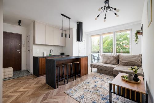 Las Bielański Chic Apartment by BookingHost
