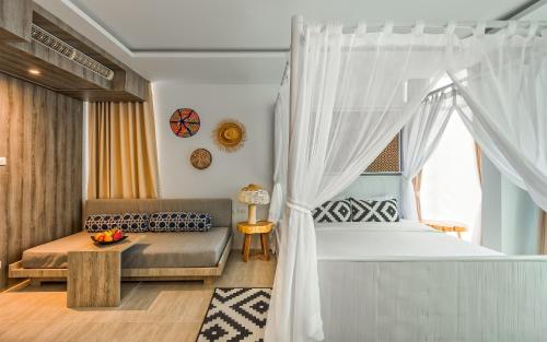a bedroom with a bed and a window at Villa Sonata Phuket in Chalong 