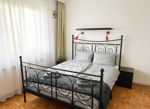 Family & Friends Vienna Base for 6- XXL Apartment with Direct train - 10 Min to City and Airport