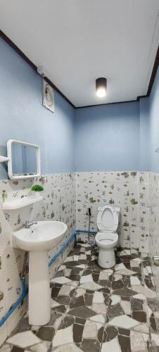 a bathroom with a toilet and a sink at สบายดีโฮมสเตย์ภูลังกา in Ban Sakoen