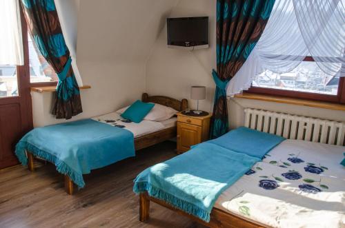 Un pat sau paturi într-o cameră la Pokoje Gościnne Anna