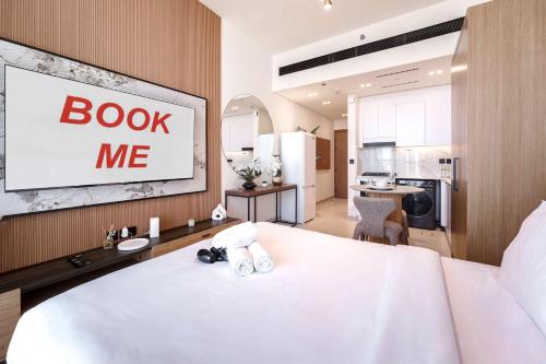 Free housekeeping visits during your stay - StayShort - Sophisticated Studio in JVC that Sleeps 2 with Balcony