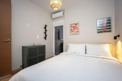 Nici - Quiet & Spacious 2BR Athens Apartment