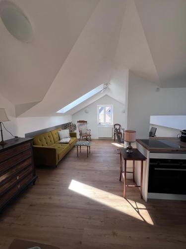 a living room with a couch and a table at Vogelsang Apartments in Gmunden