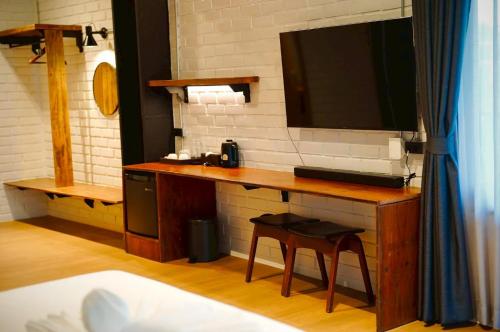 a desk with a television on top of it at Letana Hotel in Bang Phli