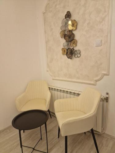 two chairs and a table in a room at Z-apartment in Tryavna in Tryavna