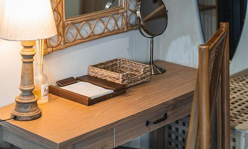 a nightstand with a lamp and a mirror and a table at Chuncheon Bali 376 in Chuncheon