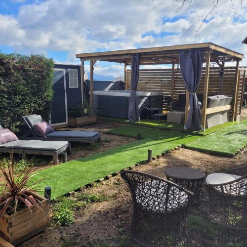 a garden with a tent and a table and chairs at Cabane Magique 4 Personnes in La Bâtie-Montgascon