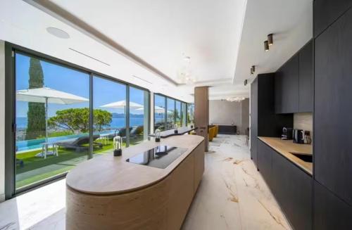 Seaview Villa California