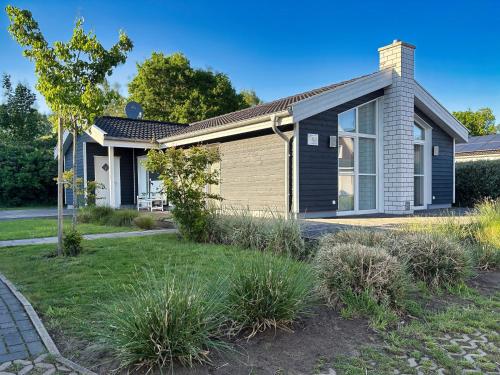 a home with a house with a yard at SeeHus - Nordhorn in Nordhorn