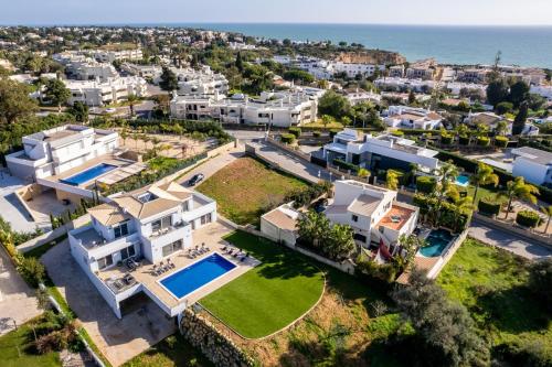 Villa Benisamar Beautiful And Elegant 5 Bedroom - Short Walk Carvoeiro