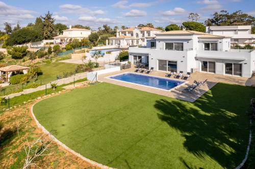 Villa Benisamar Beautiful And Elegant 5 Bedroom - Short Walk Carvoeiro