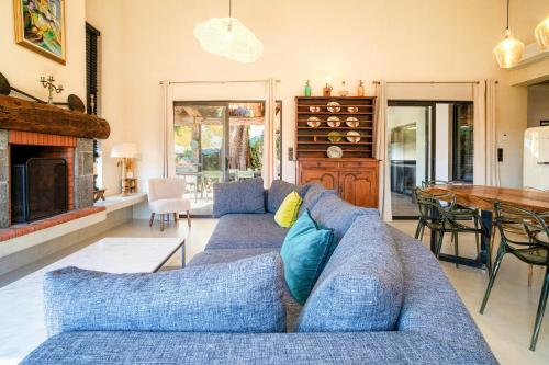 Villa Between Mountains And Sea In Pianelli