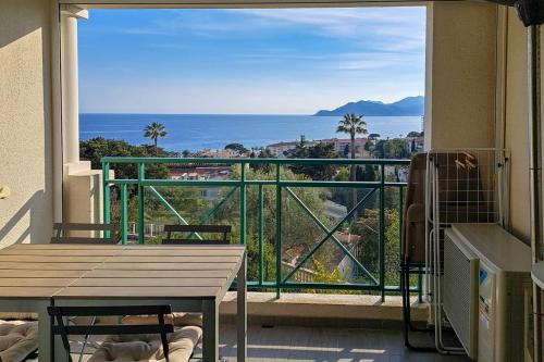 Apartment with AC terrace sea view swimming pool parking -BENAKEY