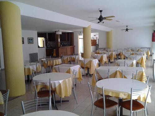 Hotel Correa Playa 레스토랑 또는 맛집
