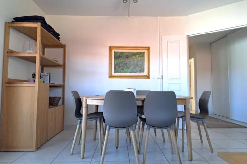 3BR in Cannes with Swimming Pool Terraces Parking & AC - BENAKEY