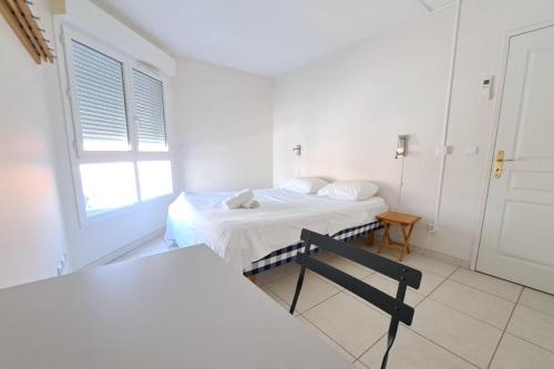 3BR in Cannes with Swimming Pool Terraces Parking & AC - BENAKEY