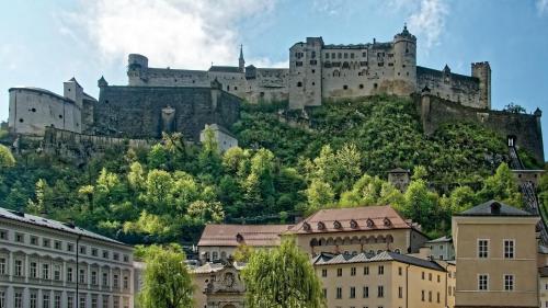 Mozartsteg Streetliving