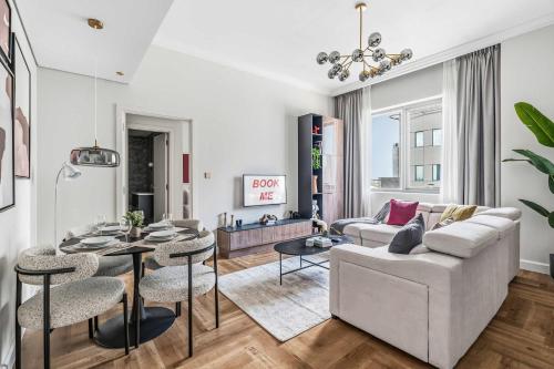 Free housekeeping visits during your stay - StayShort - Beautiful 1 Bed Apartment in Business Bay that Sleeps 4
