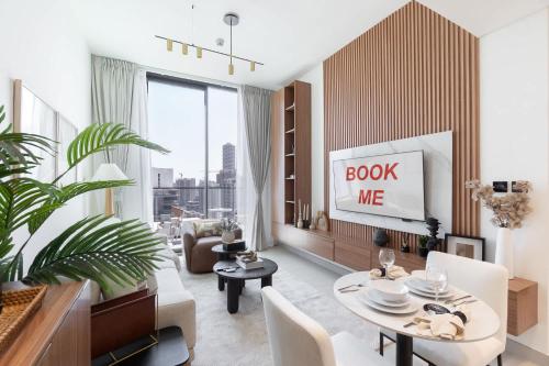Free housekeeping visits during your stay - StayShort - JVC 1 bed Sleeps 4 with Private Balcony