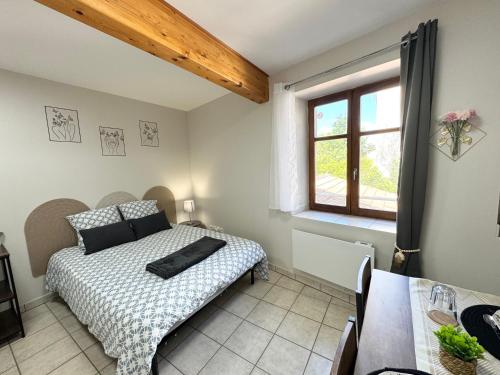 a bedroom with a bed and a window and a table at Studios modernes & confort à Valence, Drôme in Valence
