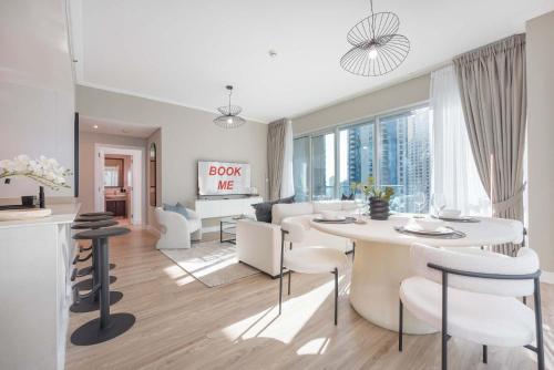 Free housekeeping visits during your stay - StayShort - Stylish 1-Bedroom Apartment Perfect for 4 in JBR Dubai Marina