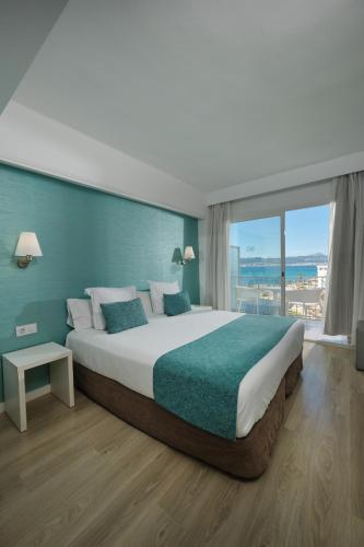 Llit o llits en una habitació de BQ Apolo Hotel
