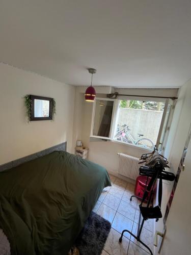 a bedroom with a bed and a window at Chambre confortable in Saint-Maur-des-Fossés
