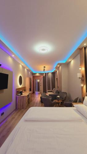 Elegance Lux Living 206