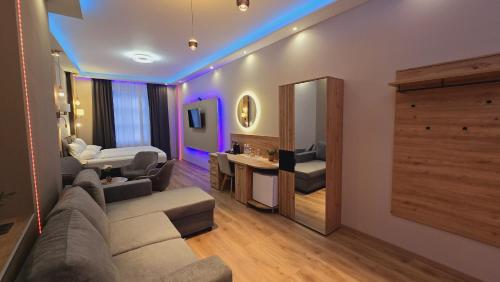 Elegance Lux Living 206