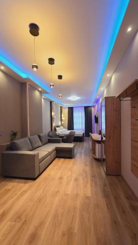 Elegance Lux Living 206