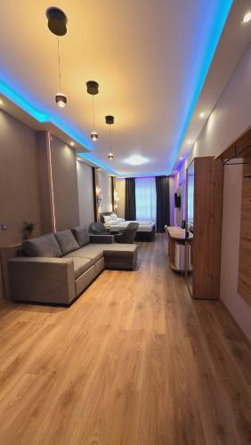 Elegance Lux Living 206
