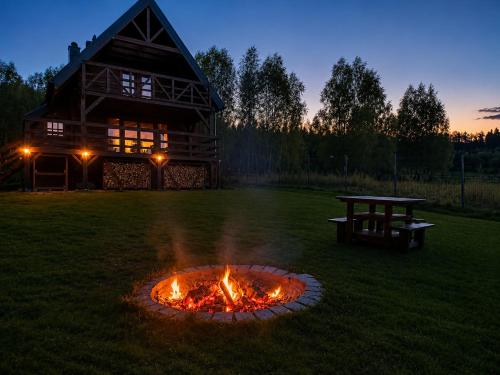 a fire pit in a yard in front of a house at Domek w górach Łubinowa 6 in Międzylesie