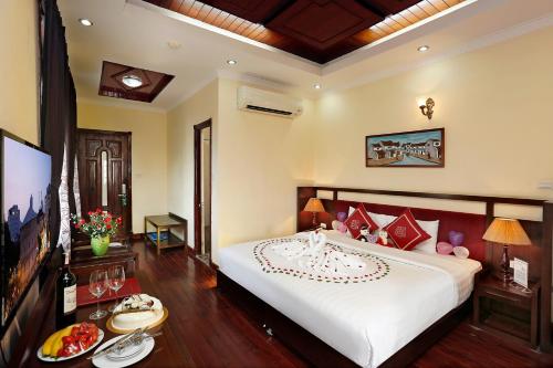Postel nebo postele na pokoji v ubytování Hanoi Posh Boutique Hotel
