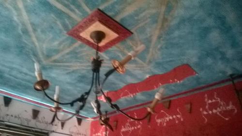 a painting on the ceiling of a room at Anahuaska Art - Suites Temáticas in Panzares