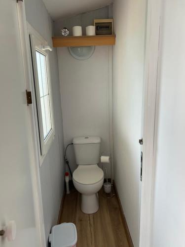 a small bathroom with a toilet and a window at Casita la Loma in Cádiz