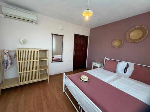 a bedroom with a large bed in a room at Къща за гости Саша in Krapets
