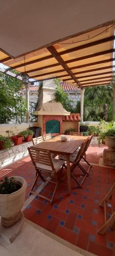 Dube Apartment, beach 100m
