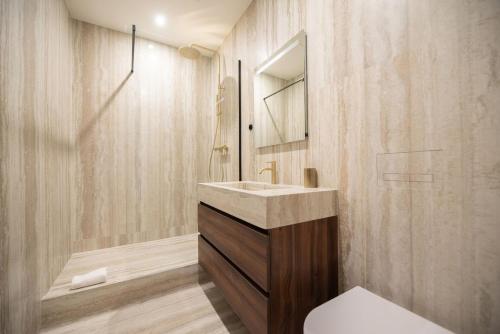 Spacious Apartment in Paris with AC