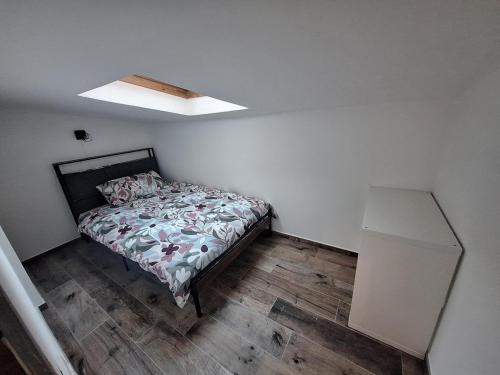 a small bedroom with a bed and a skylight at Mamma Lucia accommodation in Borno