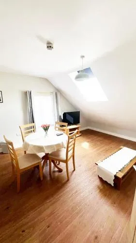 Apple House mews photo 13