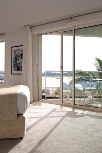 Hôtel La Marine - Restaurant Marnage — Sea view