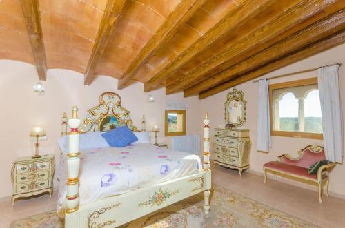 a bedroom with a bed and a wooden ceiling at Na Pont in Campos